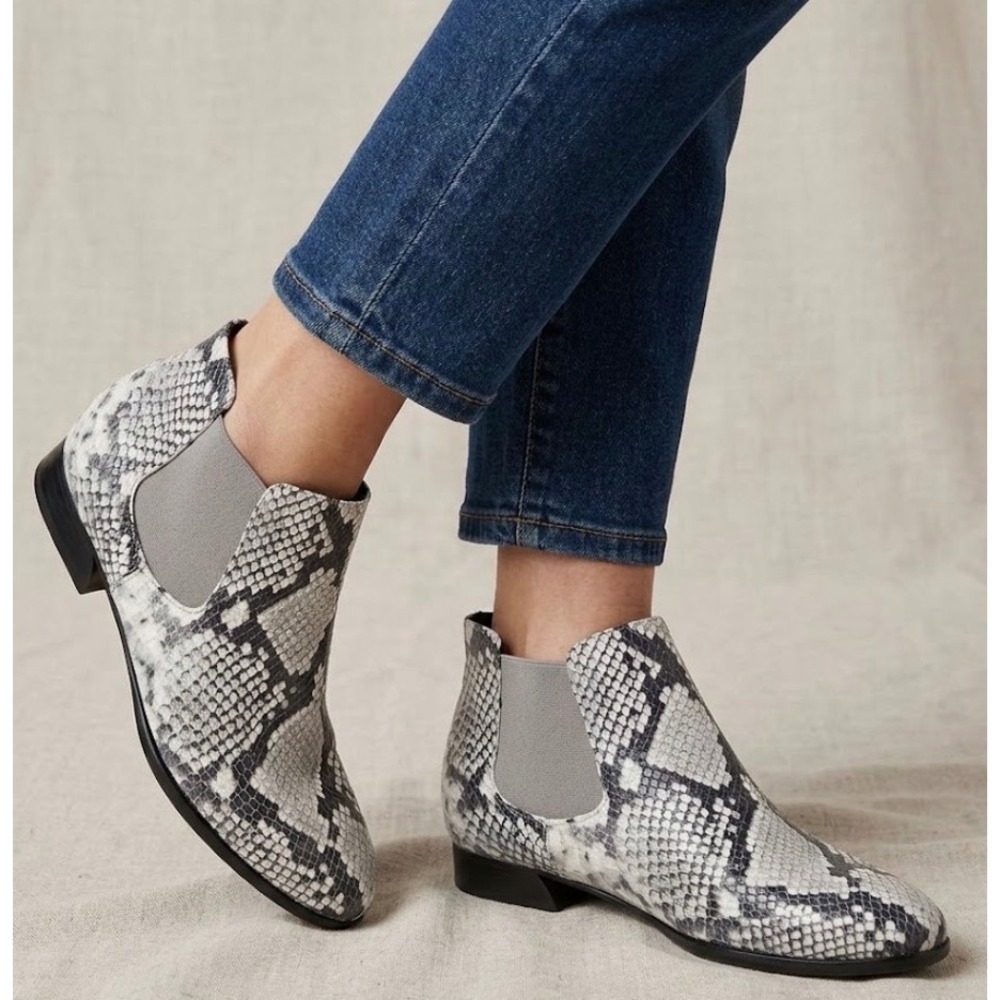 Munro American Ione Snakeskin Embossed Leather Ankle Boots Grey Black 8.5M NEW